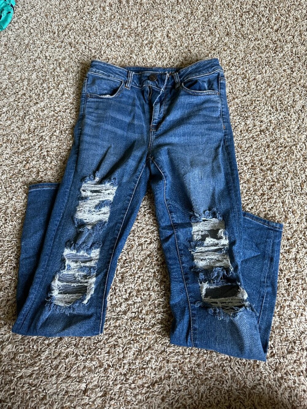 American Eagle 10 Long Distressed Hi-rise Jegging